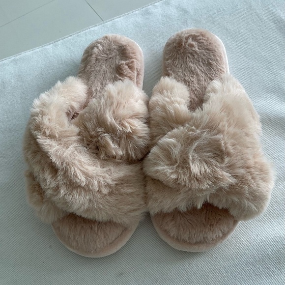 PARLOVABLE Women's Small 5/6 Open Toe Slippers Soft Plush Furry Beige NIB - Picture 10 of 12